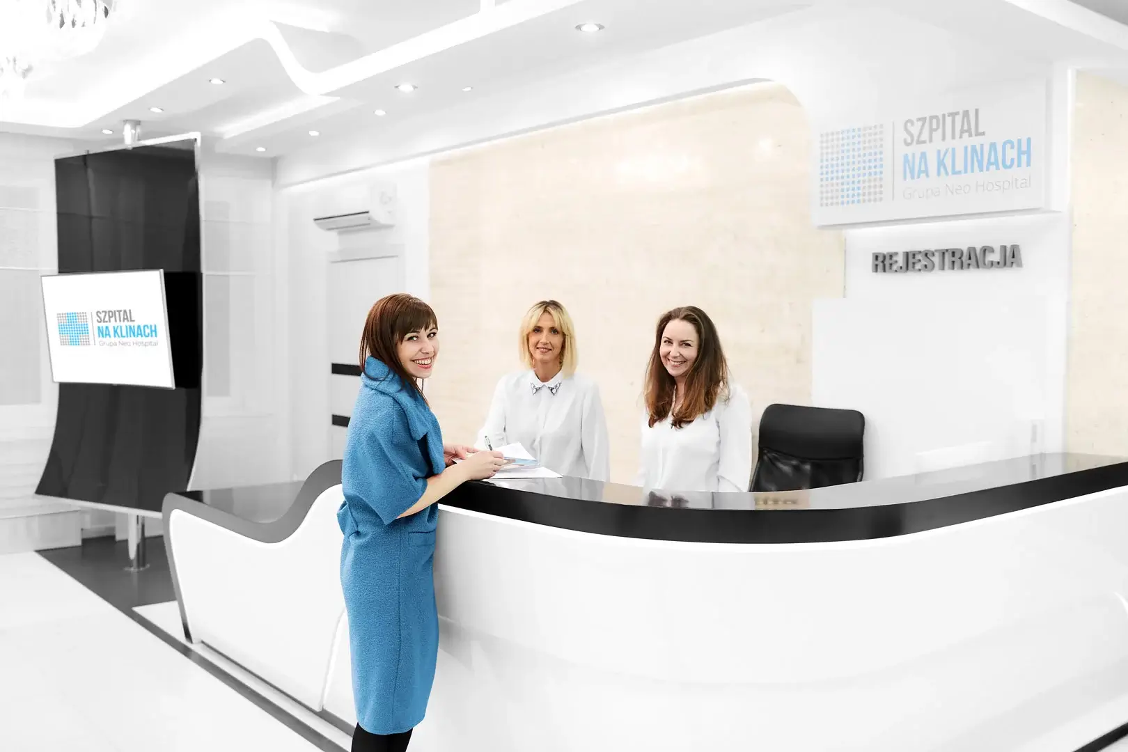 Modern hospital reception at Szpital na Klinach with Pax Medicus patient coordination services